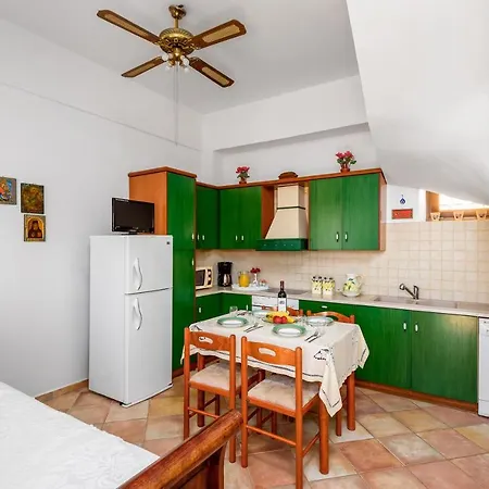 Nikols Apartamento Chalki Town